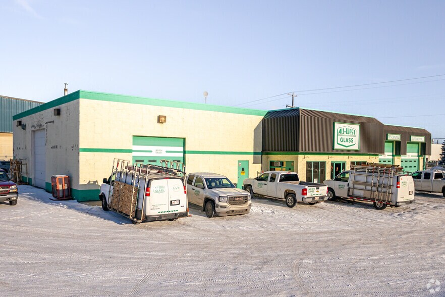 11638 156th St NW, Edmonton, AB à vendre - Photo du bâtiment - Image 2 de 4
