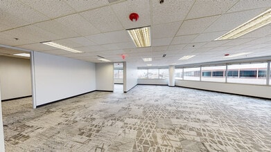 330 E Kilbourn Ave, Milwaukee, WI for lease Interior Photo- Image 2 of 9