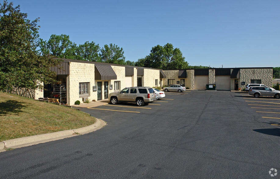 71-79 County Rd B E, Little Canada, MN for lease - Primary Photo - Image 1 of 3