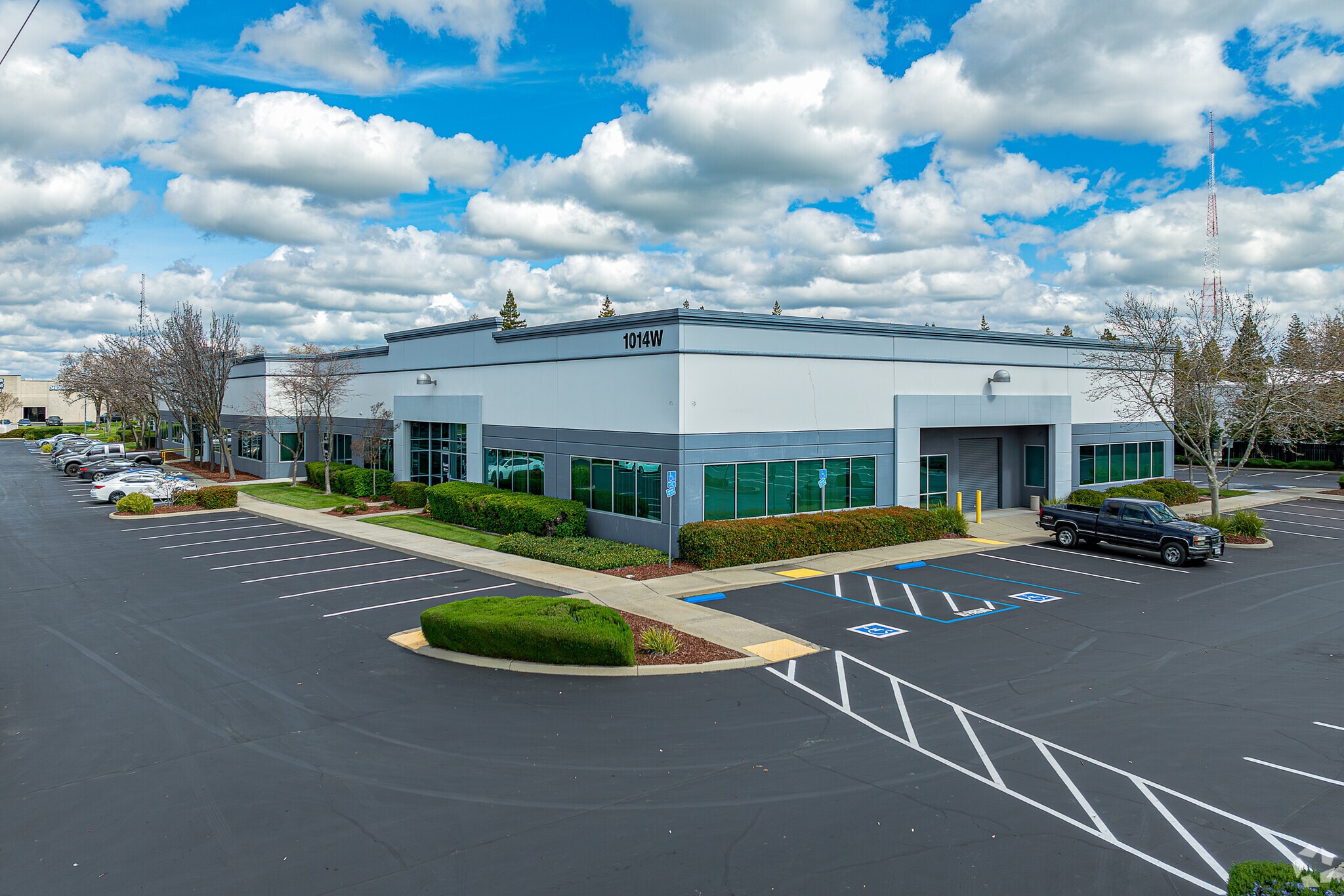 1014 N Market Blvd, Sacramento, CA for lease Primary Photo- Image 1 of 13