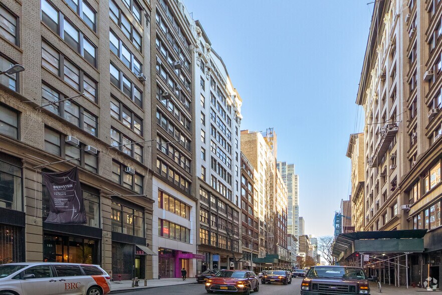 137-139 W 25th St, New York, NY for lease - Primary Photo - Image 1 of 6