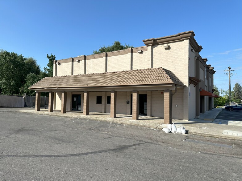 800-888 N Yosmeite Ave, Oakdale, CA for lease - Building Photo - Image 1 of 10