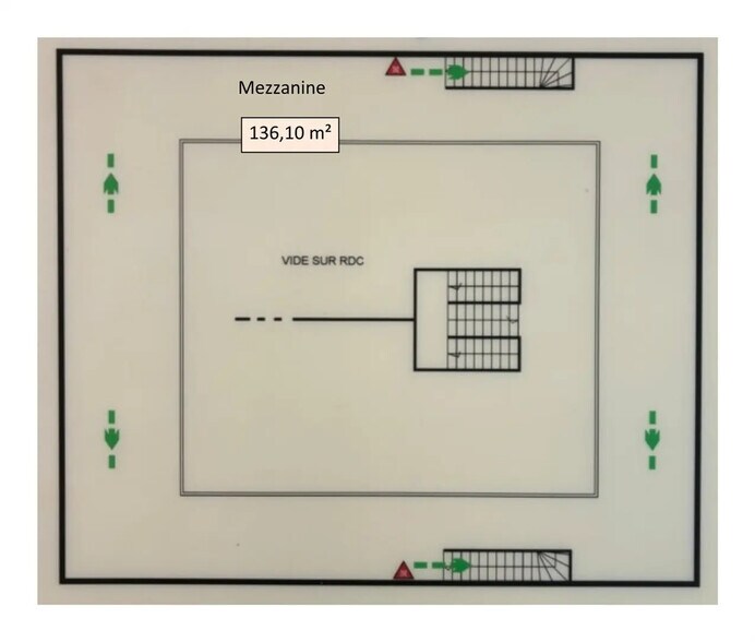 Retail in Lyon for lease - Building Photo - Image 2 of 3