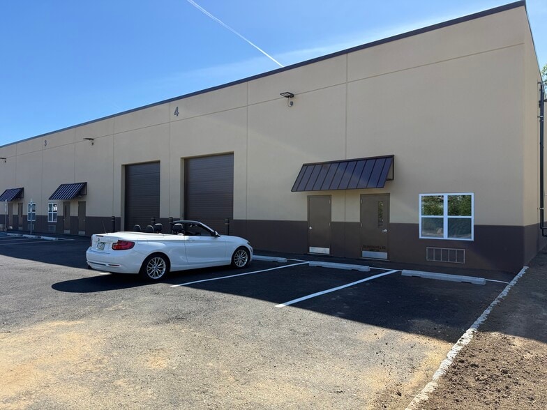 7 Union Hill Rd, Monroe Township, NJ for lease - Building Photo - Image 2 of 13