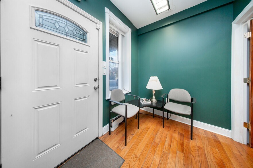 2334 Sound St, Astoria, NY à louer - Photo du bâtiment - Image 3 de 10