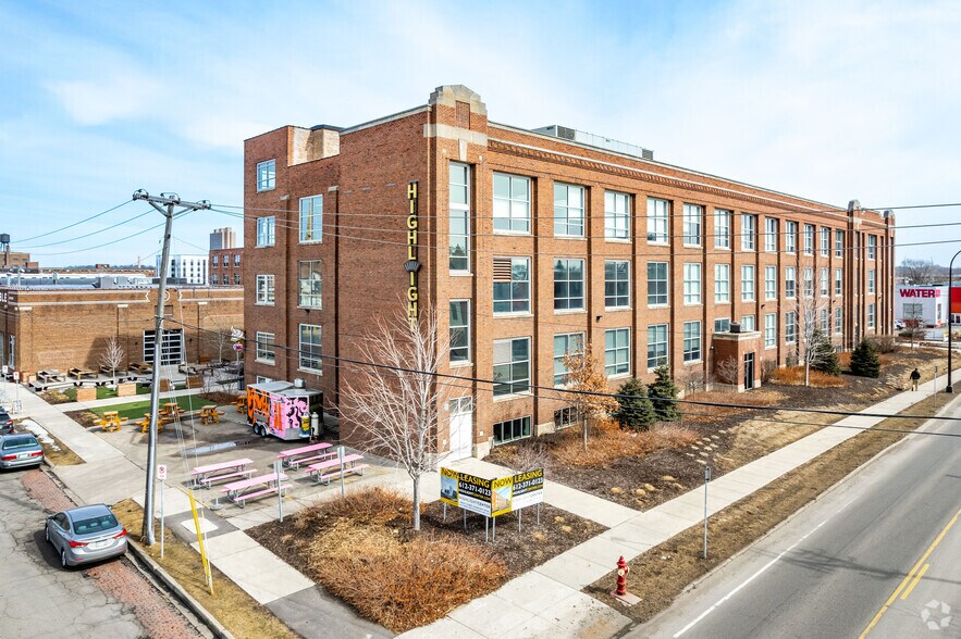 807 Broadway St NE, Minneapolis, MN à louer - Photo du bâtiment - Image 2 de 24