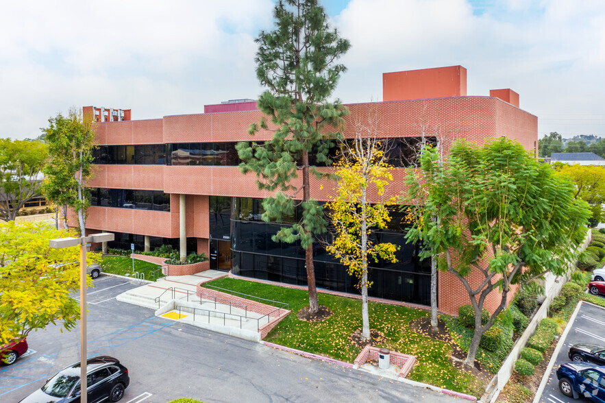 23201 Lake Center Dr, Lake Forest, CA for lease - Primary Photo - Image 1 of 4