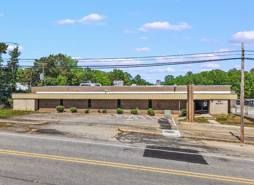 1218 Hickory Chapel Rd, High Point, NC à louer - Photo du bâtiment - Image 3 de 14