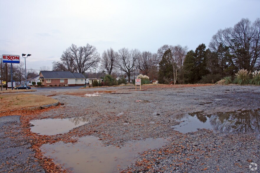 644 NE Main St, Simpsonville, SC à louer - Photo du bâtiment - Image 2 de 10