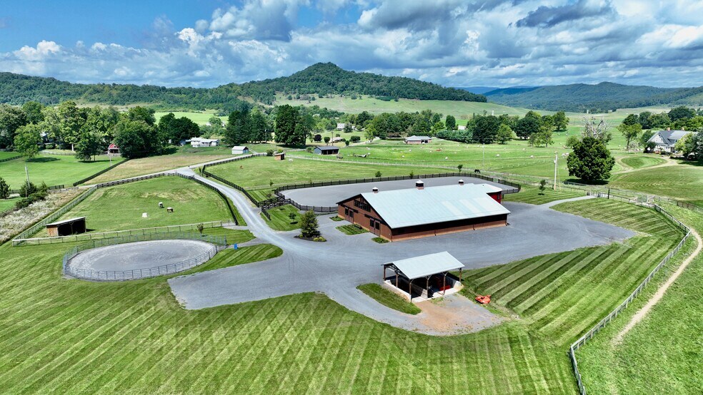 3476 Fairview Rd, Lewisburg, WV à vendre - Photo du bâtiment - Image 2 de 54