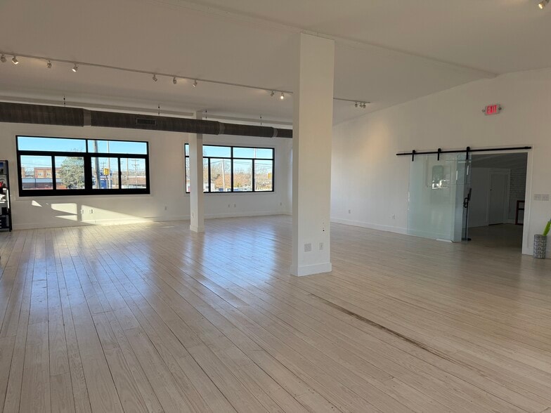 513-515 English Rd, High Point, NC for lease - Interior Photo - Image 2 of 10