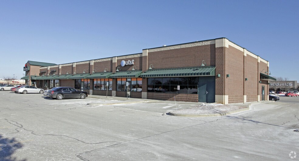 9070-9080 N Green Bay Rd, Brown Deer, WI for lease - Building Photo - Image 2 of 6