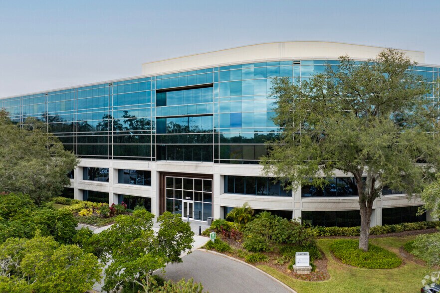 8875 Hidden River Pkwy, Tampa, FL for lease - Primary Photo - Image 1 of 12