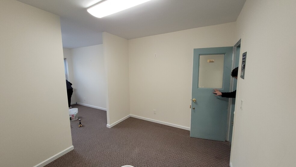 3036-3040 E Tremont Ave, Bronx, NY à louer - Photo du bâtiment - Image 2 de 5