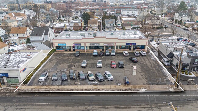 Plus de détails pour 131 Jericho Tpke, Mineola, NY - Commerce de détail à vendre