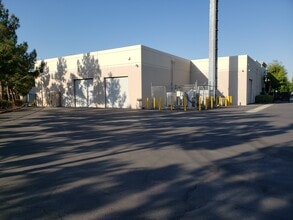 13905 Ramona Ave, Chino, CA à louer Photo du bâtiment- Image 2 de 9