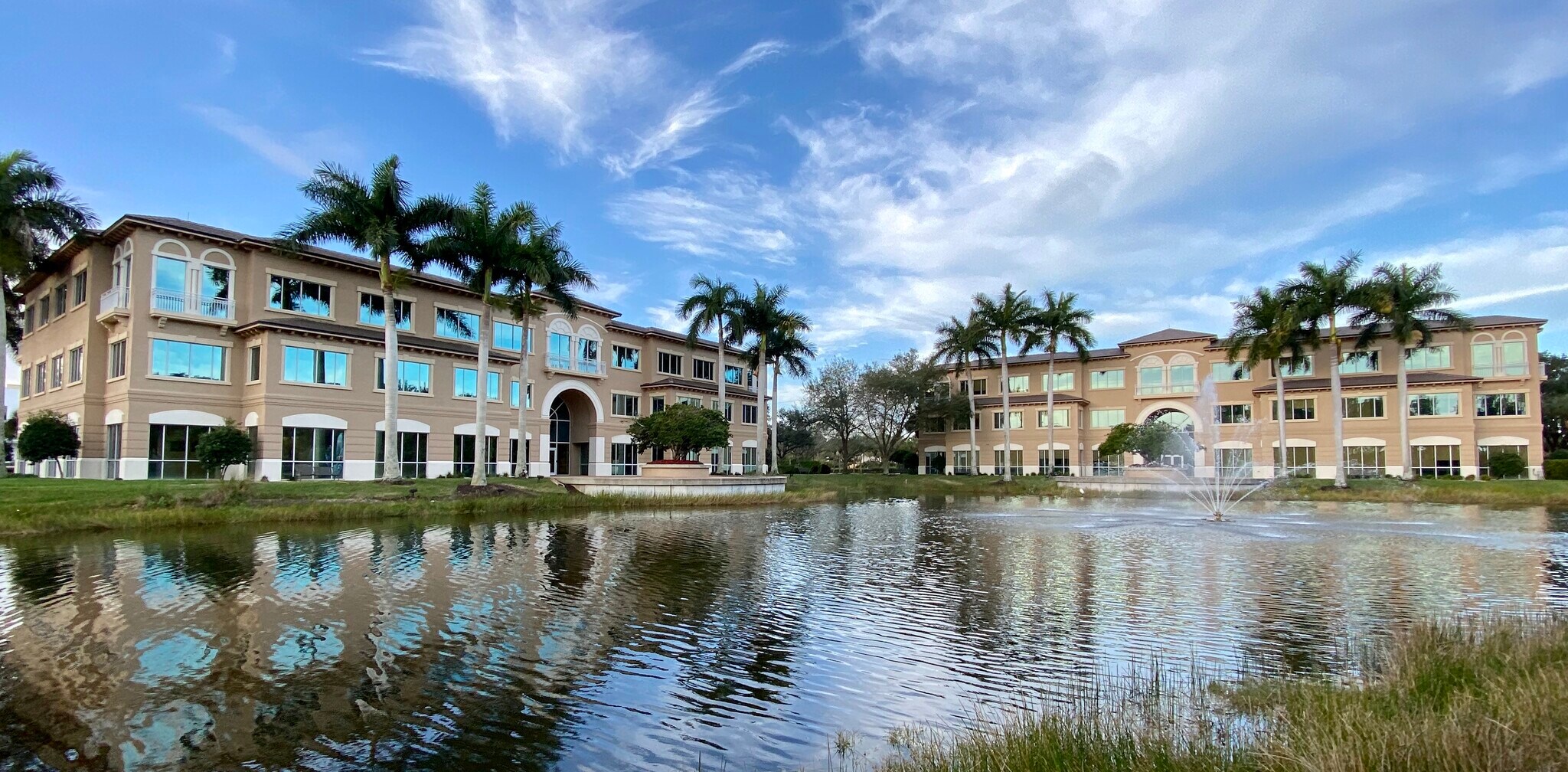 24301 Walden Center Dr, Bonita Springs, FL à louer Photo du bâtiment- Image 1 de 10