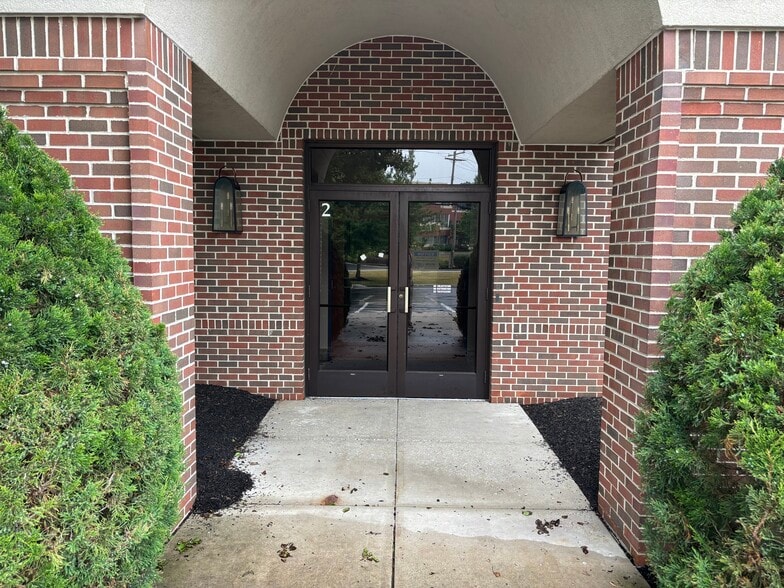 5000 Louise Dr, Mechanicsburg, PA for lease - Building Photo - Image 2 of 7