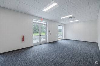 410 Tradeport Dr, Summerville, SC for lease Lobby- Image 1 of 12