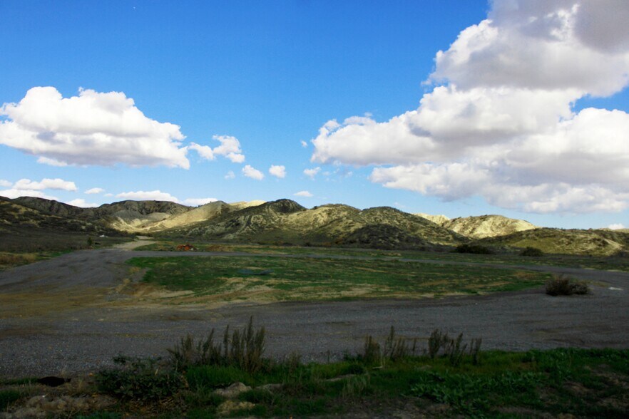 40 Gilman Springs, Moreno Valley, CA à vendre - Photo du bâtiment - Image 2 de 12