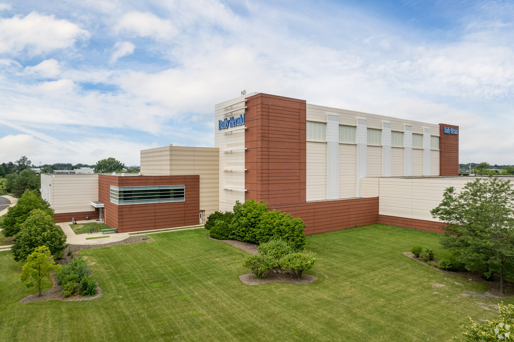 1000 Albion Ave, Schaumburg, IL à louer Photo du bâtiment- Image 1 de 8