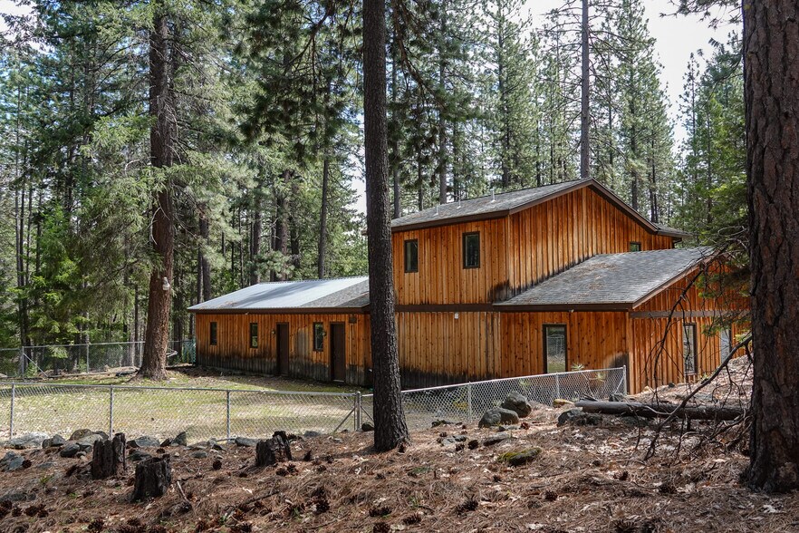 9936 Sniktaw Ln, Fort Jones, CA à vendre - Photo du bâtiment - Image 3 de 41