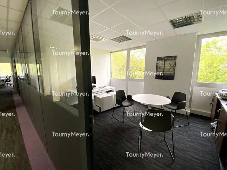 240 Rue Jean Bart, Labège for lease - Interior Photo - Image 3 of 11