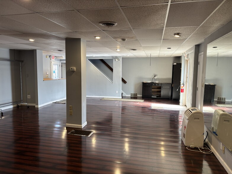 447 Route 38 W, Maple Shade Township, NJ à vendre - Photo intérieure - Image 3 de 7