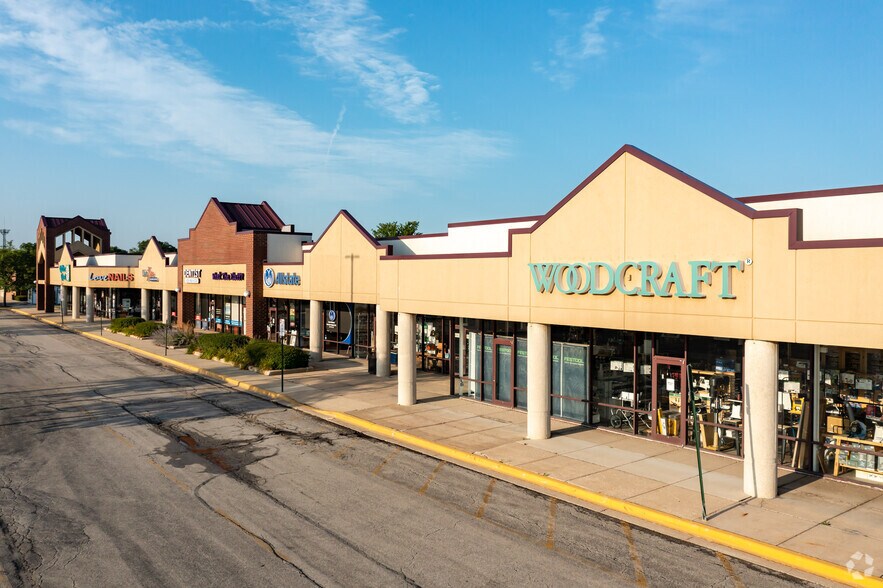 7200-7440 Woodward Ave, Woodridge, IL à louer - Photo du bâtiment - Image 2 de 11