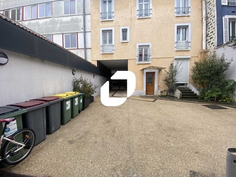 Office in Montrouge for lease - Building Photo - Image 2 of 11