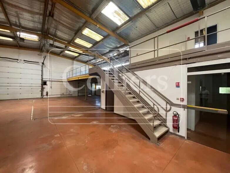 Industrial in Vitrolles for lease - Interior Photo - Image 3 of 8