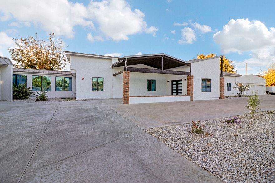 MID CENTURY MODERN FLAGSHIP RAL, Phoenix, AZ for sale - Building Photo - Image 1 of 25