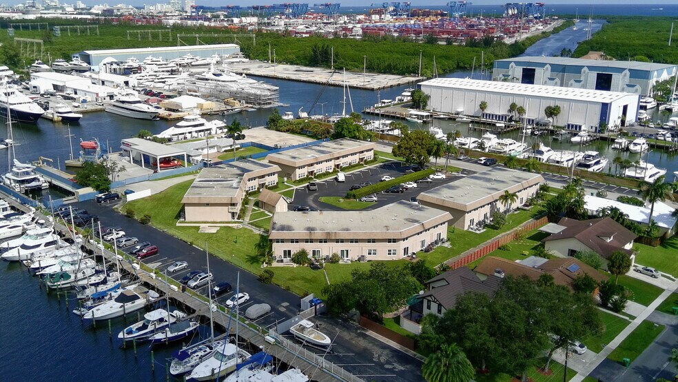 311-357 Gulfstream Rd, Dania, FL à vendre - Photo du bâtiment - Image 2 de 63