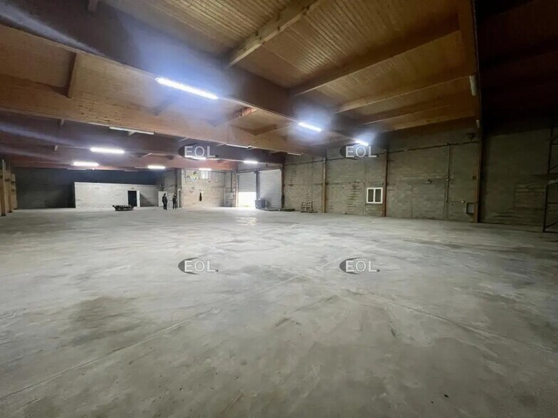 Industrial in Villeneuve-sous-Dammartin for sale - Interior Photo - Image 1 of 6