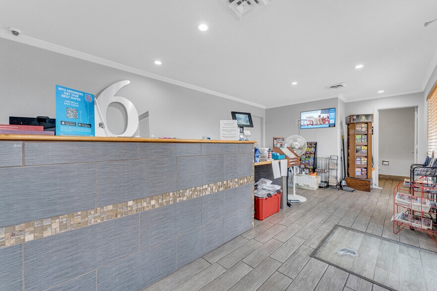 1023 W Main St, Branson, MO for sale - Interior Photo - Image 1 of 1