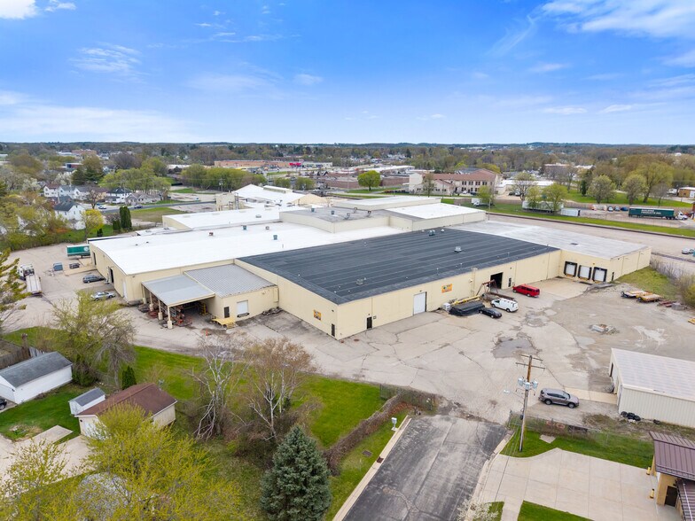 426 S Montgomery St, Watertown, WI for lease - Building Photo - Image 1 of 21