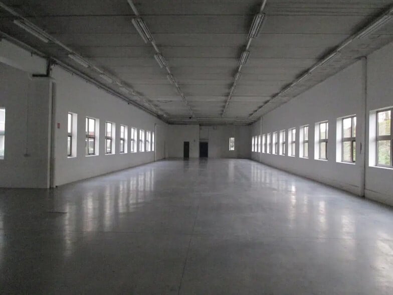 1 Rue Enrico Fermi, Saint-Thibault-des-Vignes for sale - Building Photo - Image 1 of 1