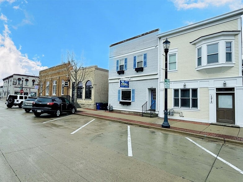 1208-1212 Bridge St, Grafton, WI for sale - Building Photo - Image 2 of 14