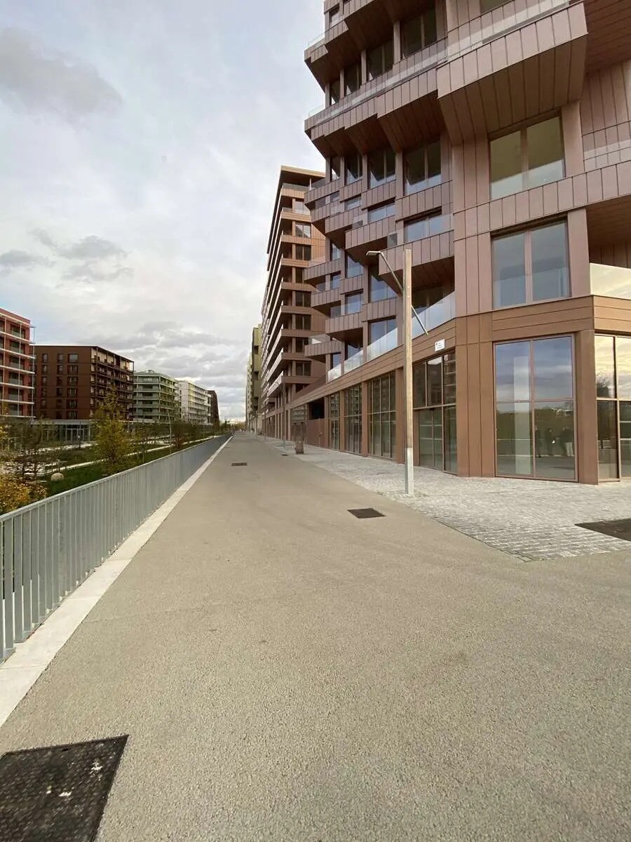 Retail in Saint-Ouen-sur-Seine for lease Building Photo- Image 1 of 4