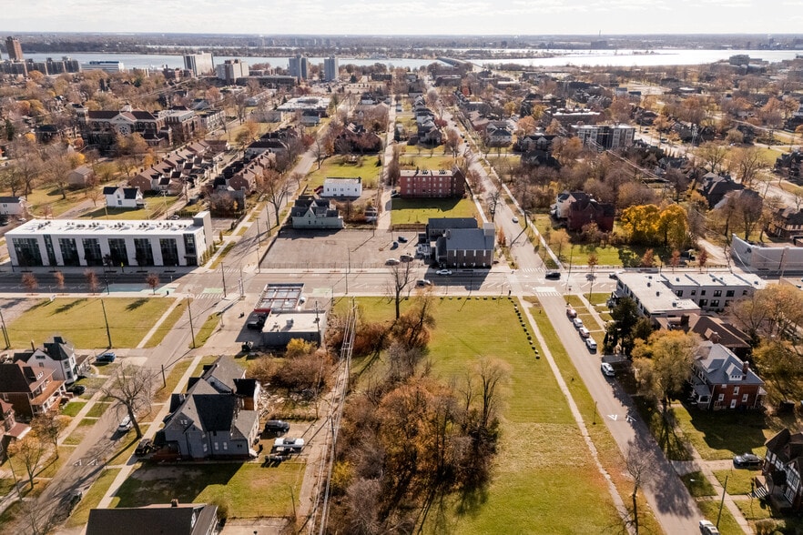 7319 Kercheval ave, Detroit, MI for sale - Building Photo - Image 2 of 9