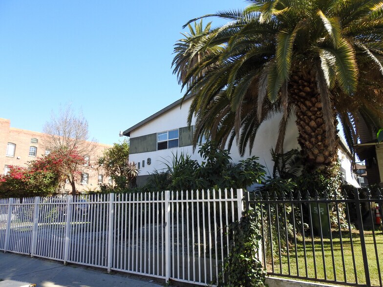1118 S Lake, Los Angeles, CA à vendre - Photo du bâtiment - Image 2 de 12