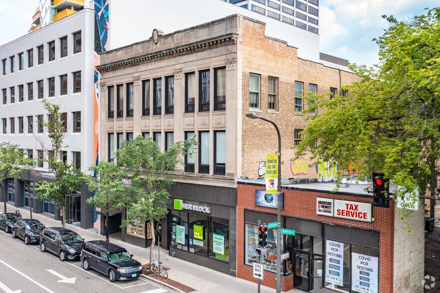 828 Davis St, Evanston, IL à louer - Photo du bâtiment - Image 2 de 13