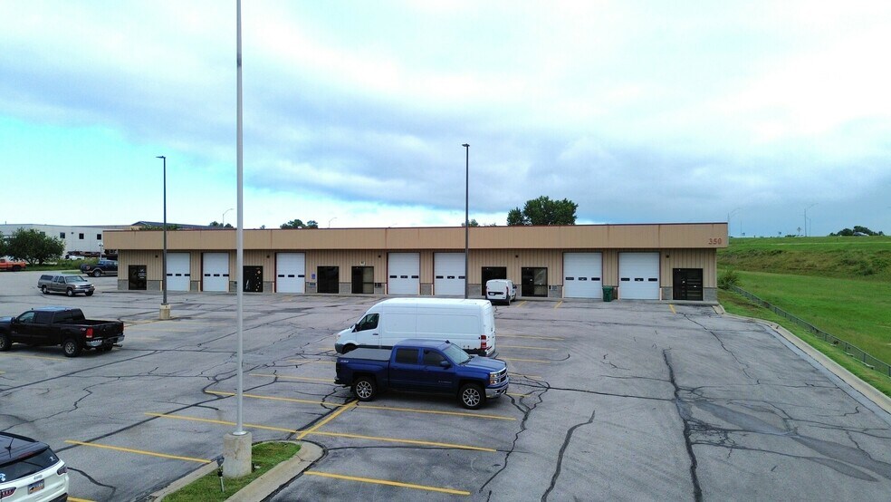 350-370 SW 25th St, Lincoln, NE for lease - Building Photo - Image 1 of 6