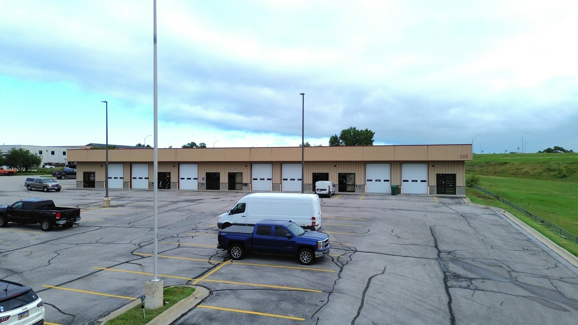 350-370 SW 25th St, Lincoln, NE for lease Building Photo- Image 1 of 7