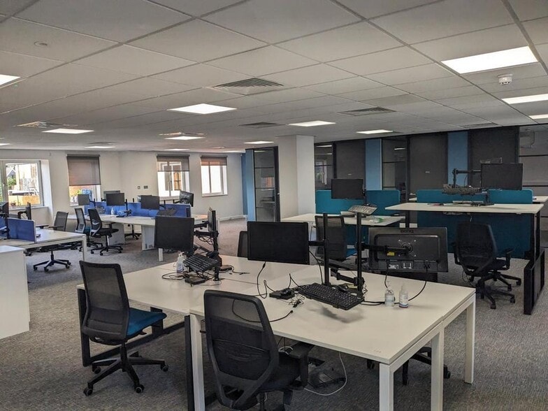 Crosby Way, Farnham for sale - Building Photo - Image 2 of 6