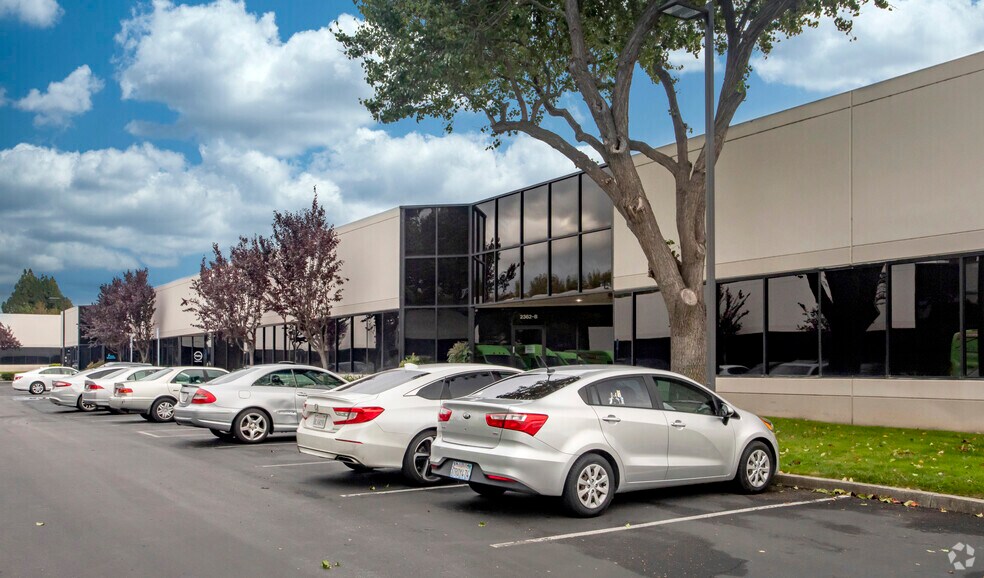 2362 Qume Dr, San Jose, CA à louer - Photo du bâtiment - Image 3 de 5