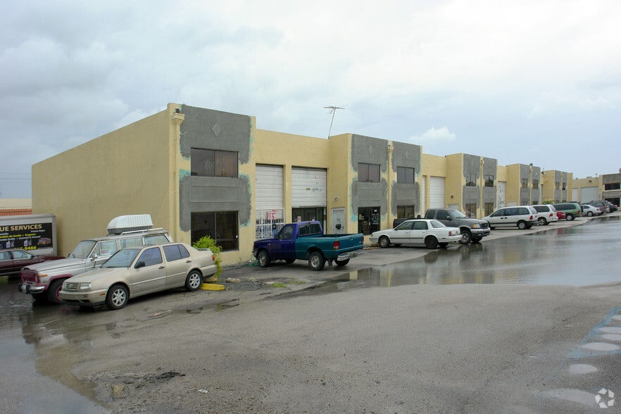 1671 W 38th Pl, Hialeah, FL for sale - Building Photo - Image 2 of 7