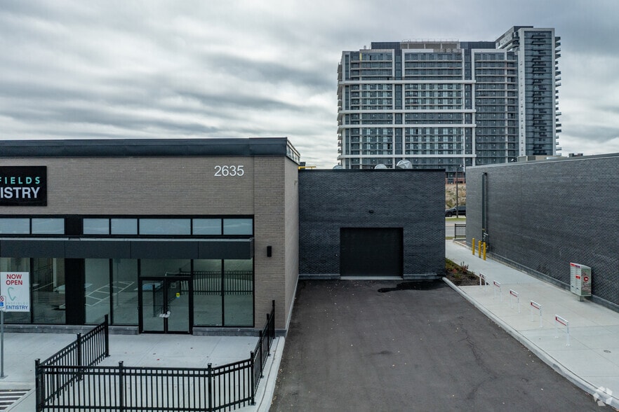 100 Windfields Farm Dr E, Oshawa, ON for lease - Building Photo - Image 2 of 8