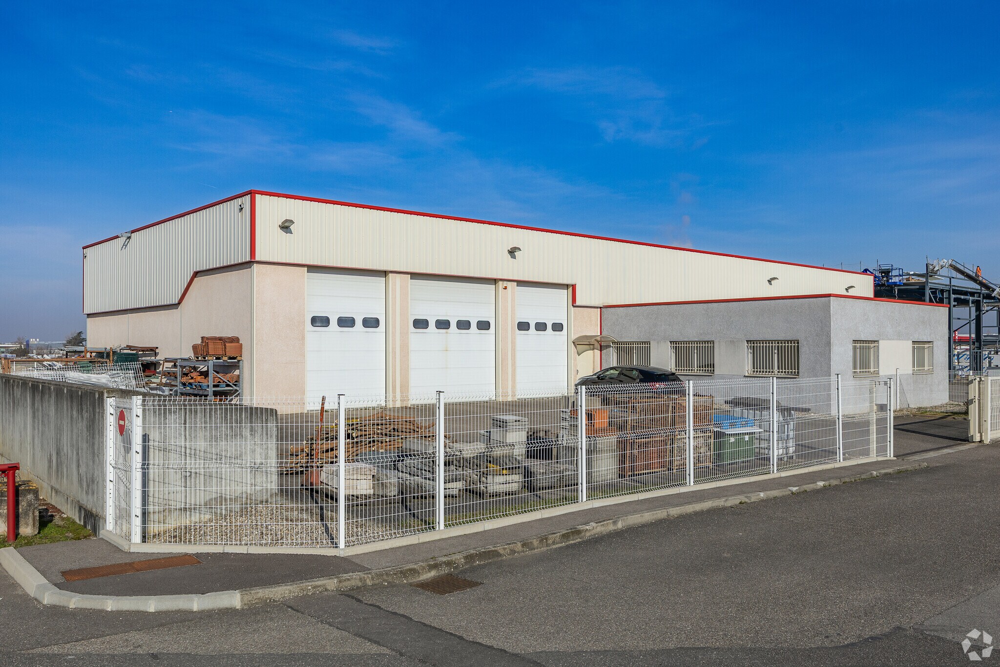 Flex in Chassieu for lease Primary Photo- Image 1 of 3