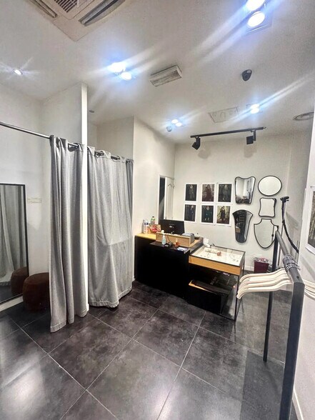 Commerce de détail dans Paris à louer - Photo intérieure - Image 3 de 5